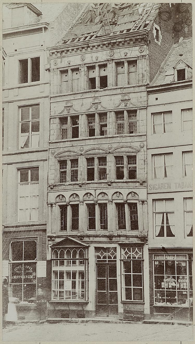 Click image for larger version

Name:	Huis Gadet, winkel tijdens sloop, M.Brugstraat, RDMZ.jpg
Views:	138
Size:	369,8 KB
ID:	102009