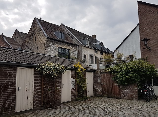 Click image for larger version

Name:	640px-2021_Maastricht%2C_Bourgogneplein_%2807%29.jpg
Views:	131
Size:	116,9 KB
ID:	103285