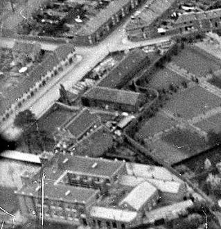 Click image for larger version  Name:	NIMH_-_2011_-_0323_-_Aerial_photograph_of_Maastricht,_The_Netherlands_-_1920_-_1929_(crop).jpg Views:	0 Size:	57,2 KB ID:	105563